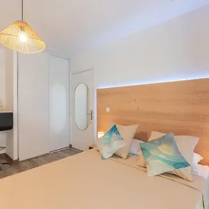 https://apt-le-petit-patio-fleuri.aixenprovencehotels.org